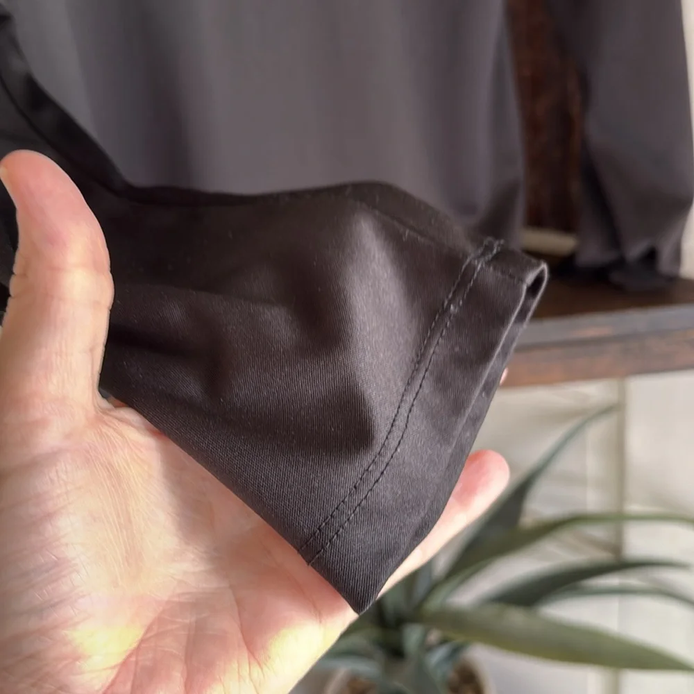 Under Armour women’s  Black Long Sleeve Shirt - Picture 4 of 5